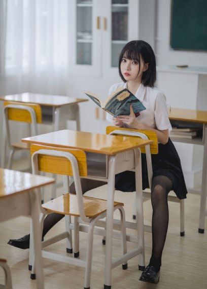 巨龙撞击旗袍贵妇肉丝_HD免费高清观看