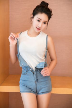 打白嫩美女秘光屁屁_720高清免费观看