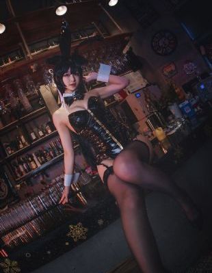饥渴人妻被快递员玩弄的视频_4K高清完整版播放